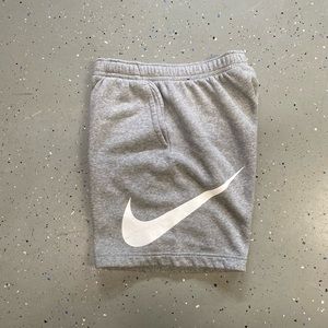 Nike Sportswear Club Men’s Big Swoosh Graphic Fleece Shorts Gray Size S